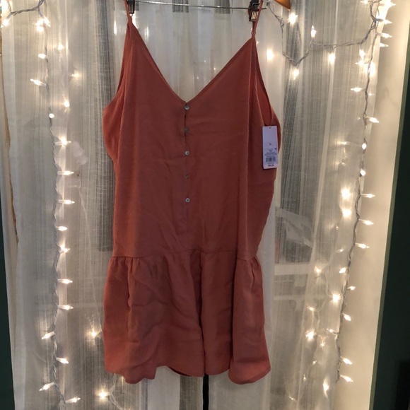 V neck button front tank top - Picture 2 of 3